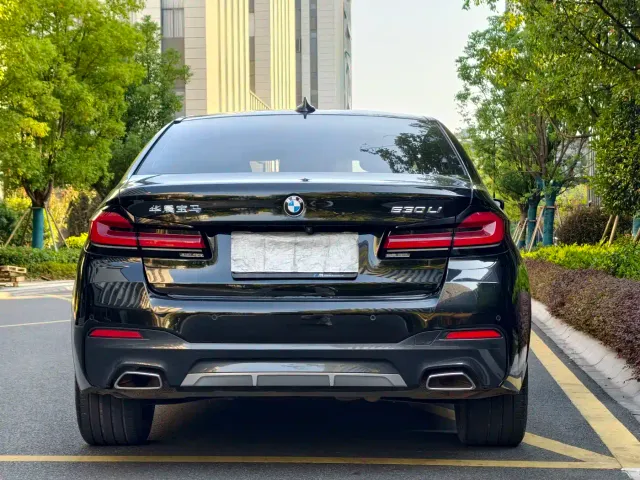 BMW 5 Series — Фото автомобиля 4