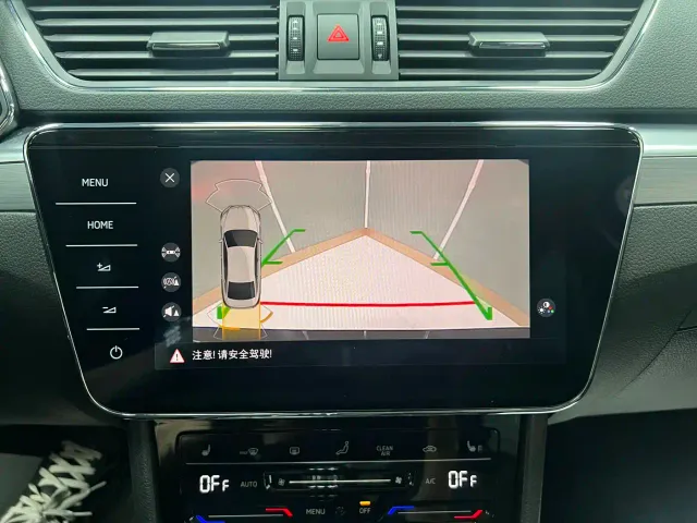 Skoda Superb — Фото автомобиля 24