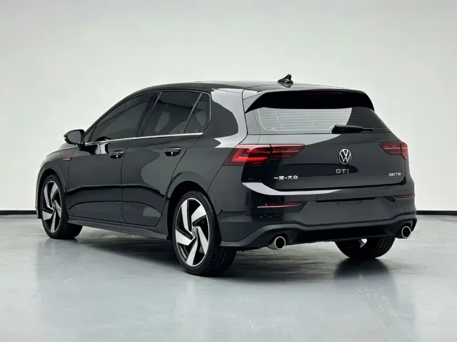 Volkswagen Golf GTI — Фото автомобиля 3