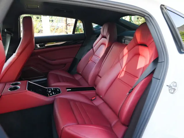 Porsche Panamera — Фото автомобиля 10