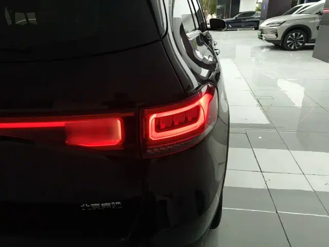 Mercedes-Benz EQB — Фото автомобиля 23