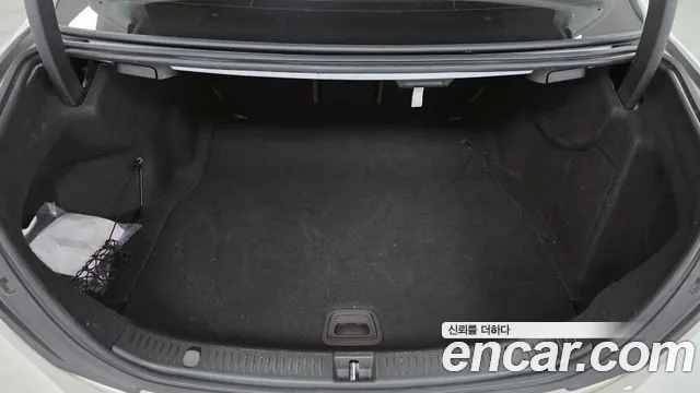 Mercedes-Benz E-Class — Фото автомобиля 11