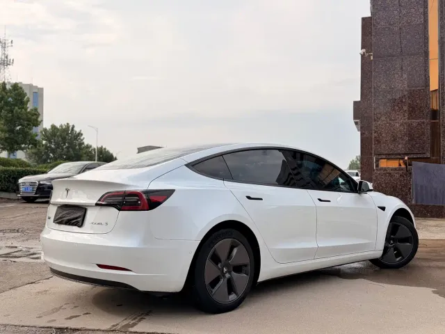 Tesla Model 3 — Фото автомобиля 7