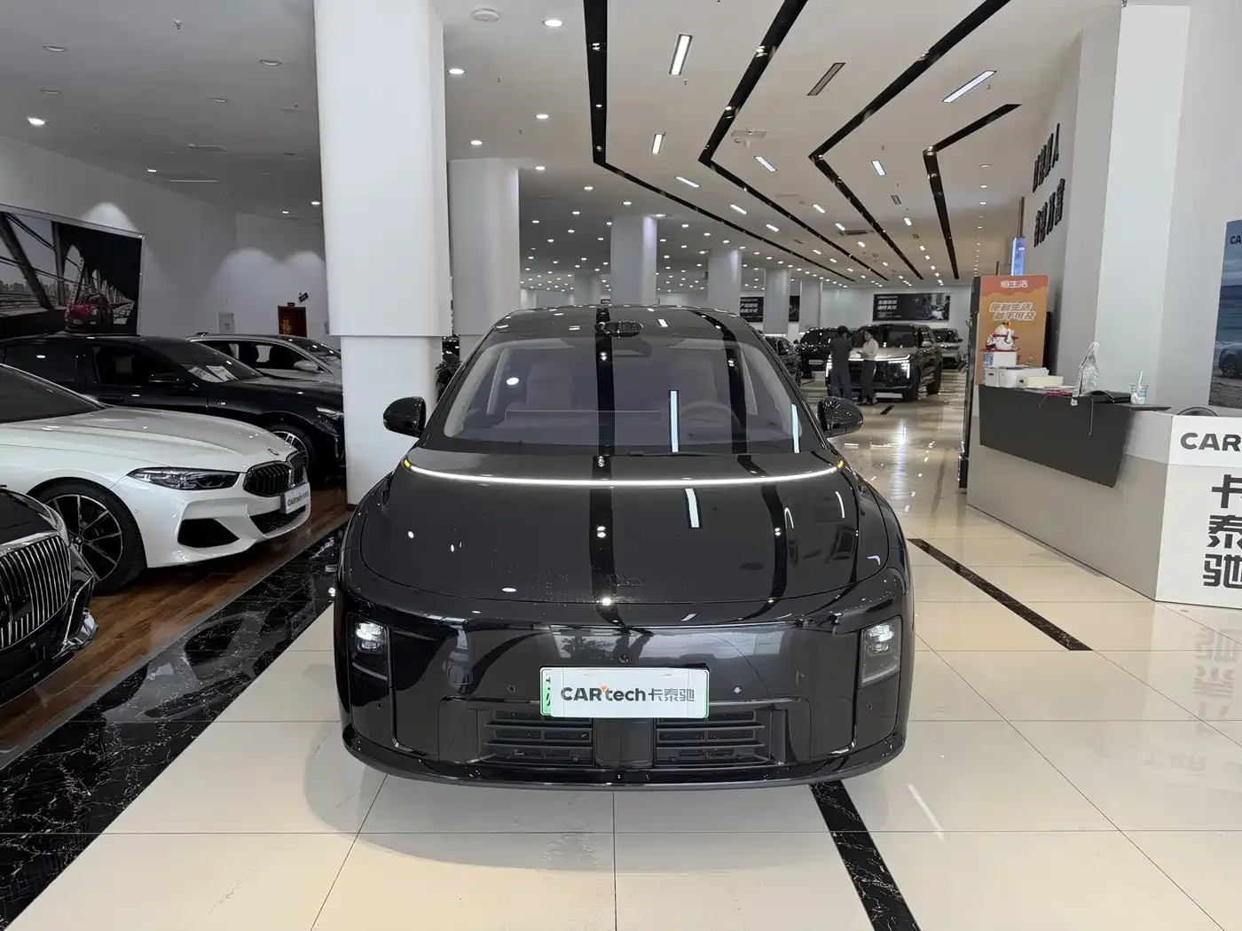 Li Auto Li i8 2025 Standard Edition — Фото автомобиля 2