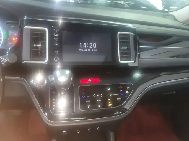 Honda Elysion — Фото автомобиля 12