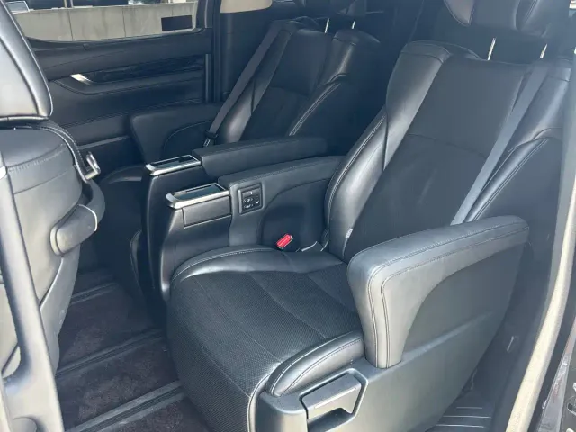 Toyota Vellfire 2021 Crown Hybrid 2.5L HV Premium Edition — Фото автомобиля 11