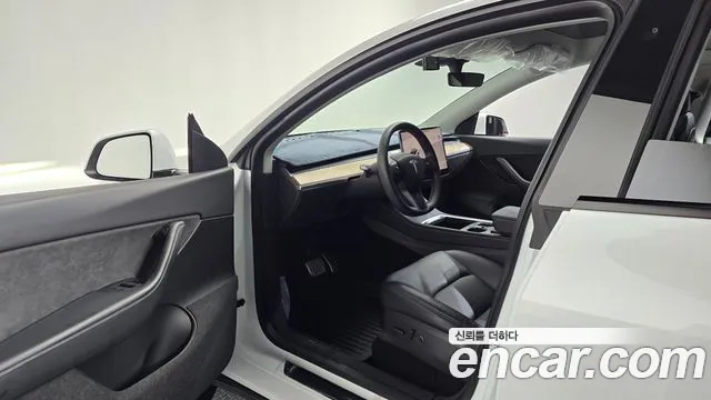 Tesla Model Y — Фото автомобиля 15