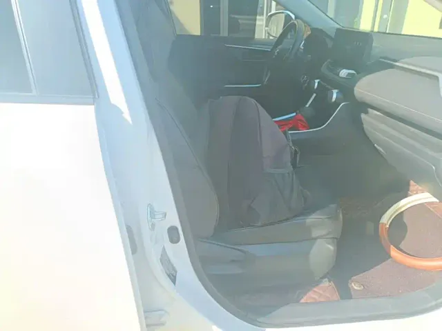 Toyota RAV4 — Фото автомобиля 24