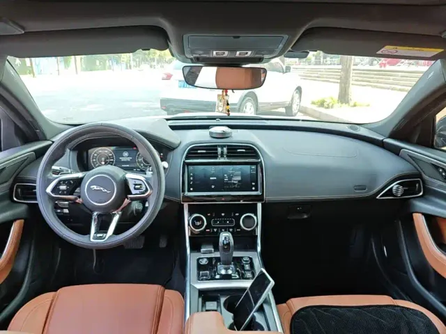 Jaguar XEL — Фото автомобиля 9
