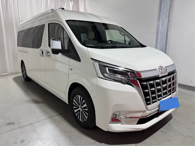 Toyota HIACE — Фото автомобиля 3