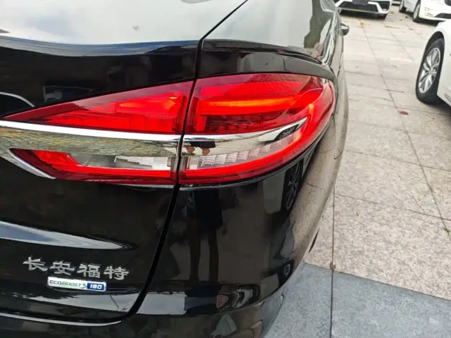 Ford Mondeo — Фото автомобиля 7