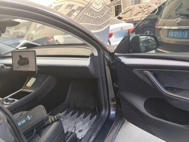 Tesla Model Y — Фото автомобиля 19