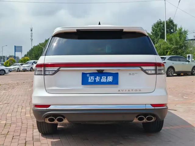 Lincoln Aviator — Фото автомобиля 11