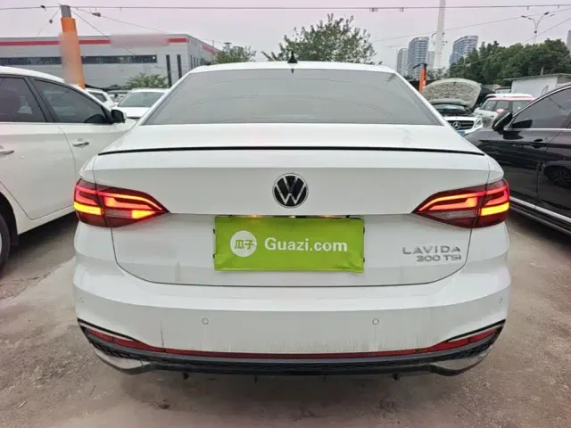 Volkswagen Lavida — Фото автомобиля 5