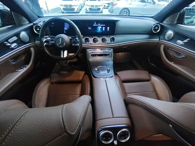 Mercedes-Benz E-Class — Фото автомобиля 16