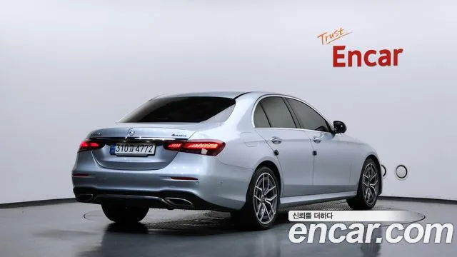 Mercedes-Benz E-Class — Фото автомобиля 2