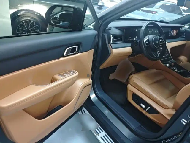 Li Auto ONE — Фото автомобиля 15