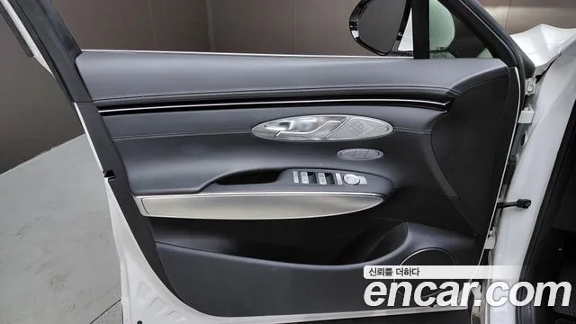 Genesis GV70 — Фото автомобиля 24