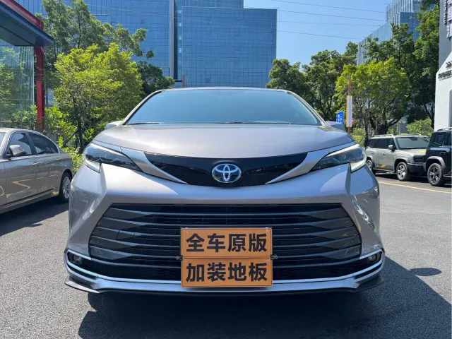 Фотография автомобиля — Toyota Sienna