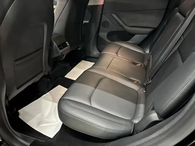 Tesla Model Y — Фото автомобиля 6