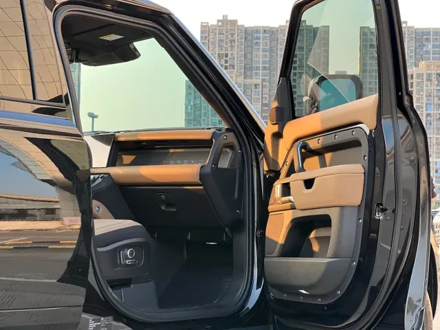Land Rover Defender — Фото автомобиля 6