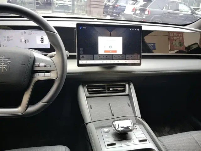 BYD Qin L — Фото автомобиля 12