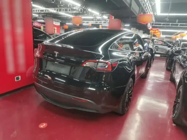 Tesla Model Y — Фото автомобиля 6