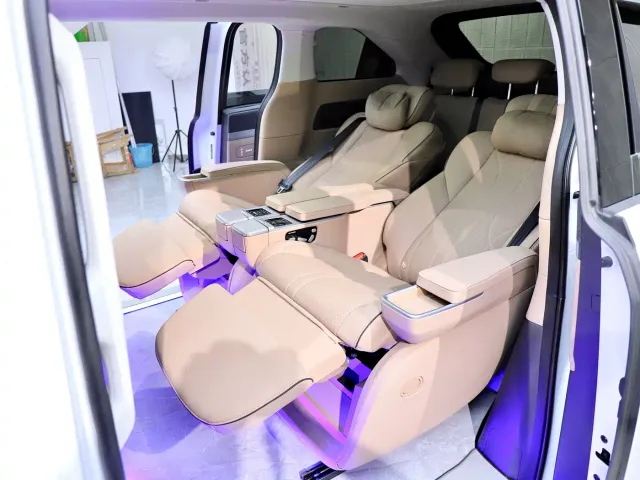 Xpeng X9 — Фото автомобиля 25