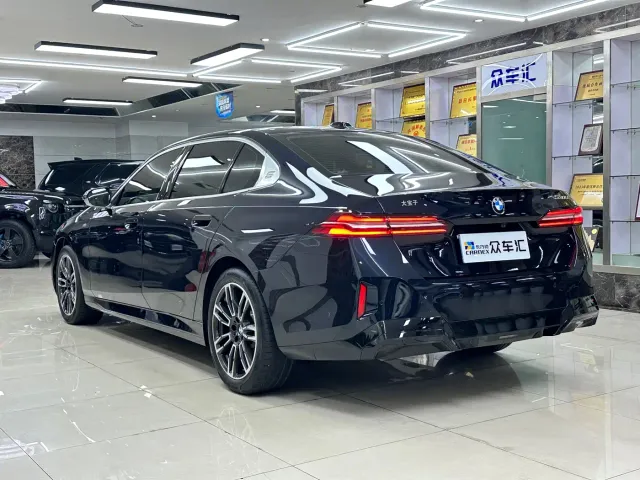BMW 5 Series — Фото автомобиля 4