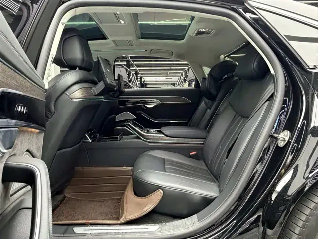 Audi A8 — Фото автомобиля 9