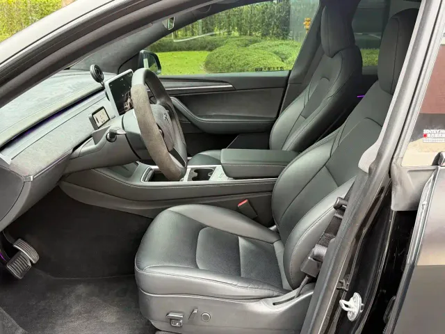 Tesla Model Y — Фото автомобиля 11