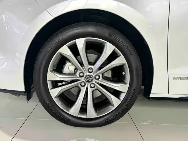 Toyota Sienna — Фото автомобиля 5