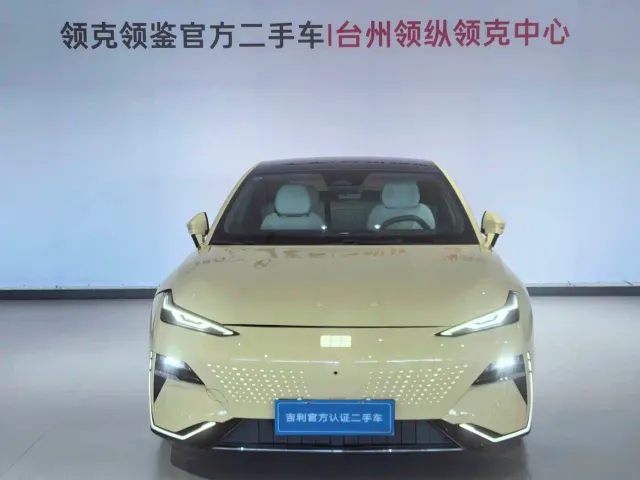 Geely Galaxy E8 — Фото автомобиля 13