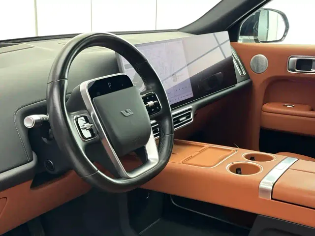 Li Auto L8 — Фото автомобиля 9
