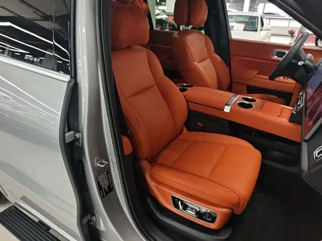 Li Auto L8 — Фото автомобиля 24