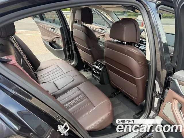 BMW 5-Series — Фото автомобиля 13