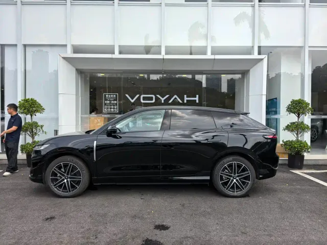 Voyah Zhiyin — Фото автомобиля 8