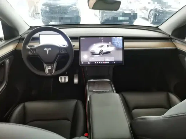 Tesla Model Y — Фото автомобиля 9
