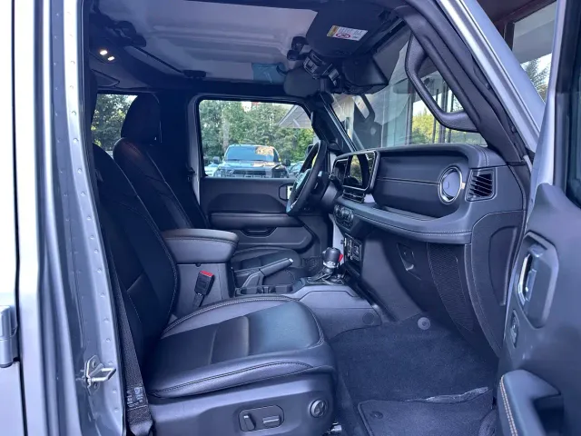 Jeep Wrangler — Фото автомобиля 14