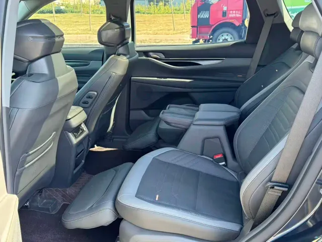 Ford Edge — Фото автомобиля 4