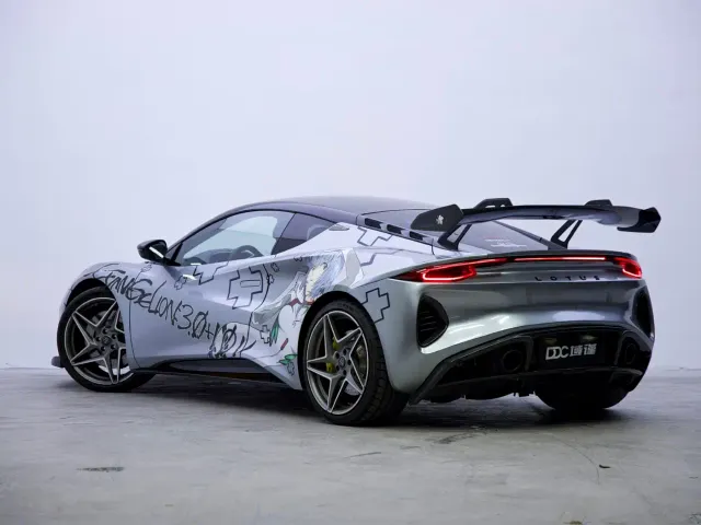 Lotus Emira — Фото автомобиля 6