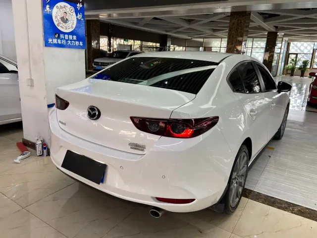 Mazda Axela — Фото автомобиля 4