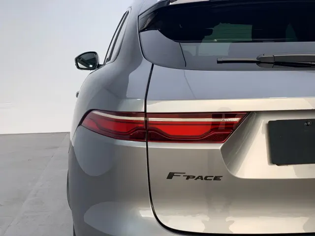 Jaguar F-Pace — Фото автомобиля 13