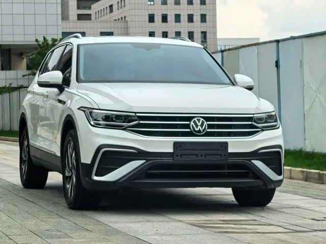 Volkswagen Tiguan L — Фото автомобиля 3