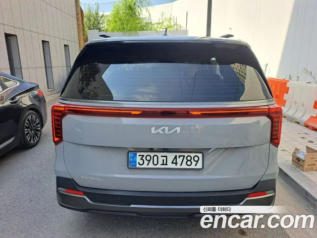 Kia Carnival Generation 4 — Фото автомобиля 2