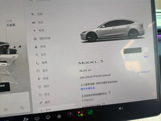 Tesla Model 3 — Фото автомобиля 8