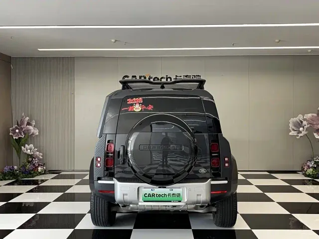 Land Rover Defender — Фото автомобиля 6