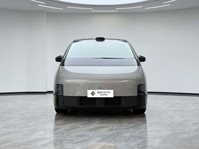 Li Auto MEGA — Фото автомобиля 2