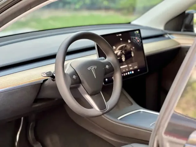 Tesla Model Y 2022 Facelift Rear-Wheel Drive Version — Фото автомобиля 17