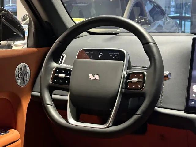 Li Auto L7 — Фото автомобиля 26